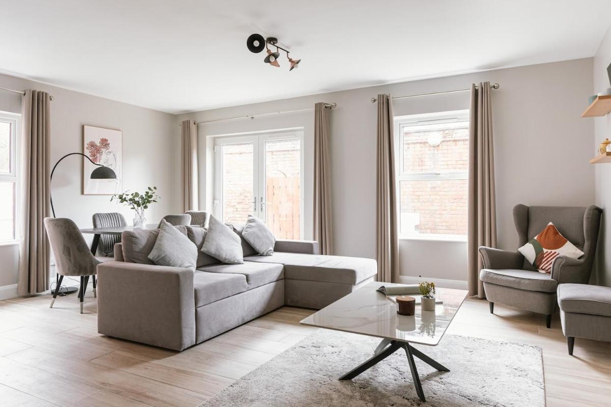 Apartment Luxurious 2 Bedroom Centre Walking Distance To Everything Sleeps 6