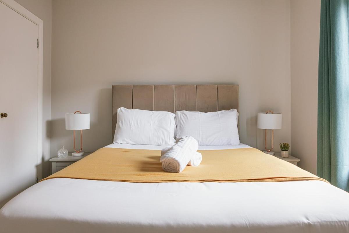 Luxurious 2 Bedroom Centre Walking Distance To Everything Sleeps 6 Belfast